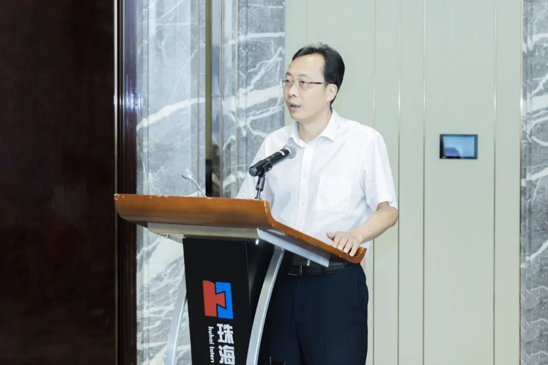 珠海市国资委副主任钟惠致辞.jpg 珠海市国资委副主任钟惠致辞.jpg